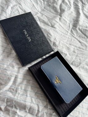 PRADA Saffiano leather phone case with a wallet compartment size: IPhone 6/6s/7